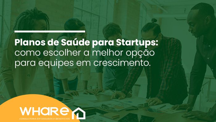 Grupo de jovens profissionais reunidos em mesa de trabalho, discutindo ideias e analisando documentos em ambiente moderno e colaborativo.