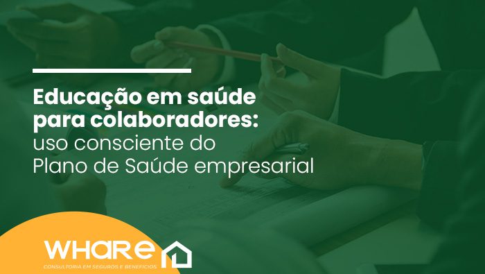 Pessoas analisando documentos e gráficos em uma mesa, representando educação em saúde e uso consciente do plano de saúde empresarial.