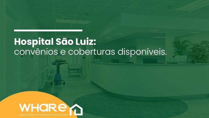 Imagem de recepção hospitalar com balcão curvo, corredores ao fundo e iluminação fluorescente, com filtro verde aplicado.