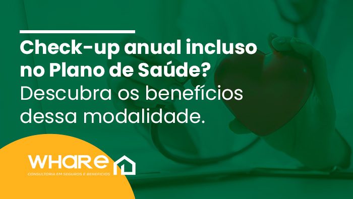 Pessoa praticando atividade física ao ar livre, com os braços erguidos, usando top azul, em momento de concentração e respiração profunda.